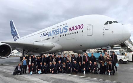 L'Airbus A380 accueilli à Paris-Le Bourget L'Airbus A380 accueilli à Paris-Le Bourget