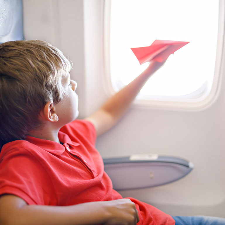 Enfant qui voyage Enfant qui voyage