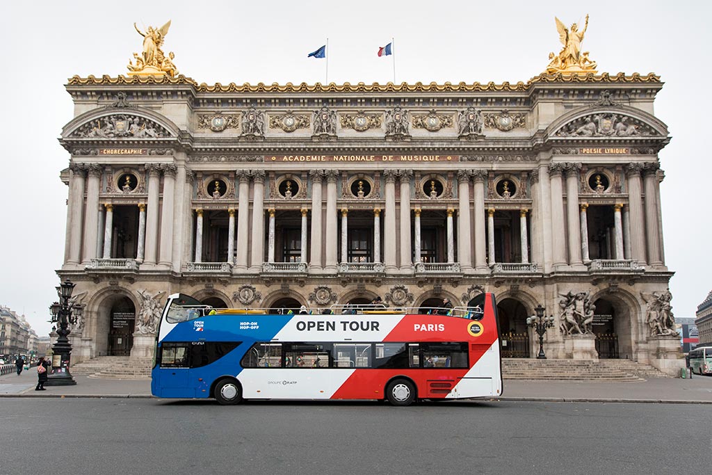 Open Tour devant l'Opéra de Paris (Opéra Garnier) à Paris IX