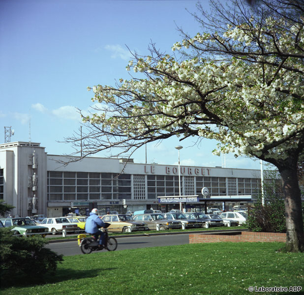 1977 facade de l'aérogare